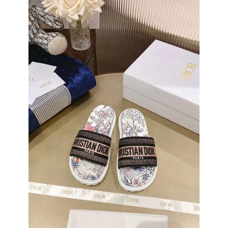 ch**an D*or slippers